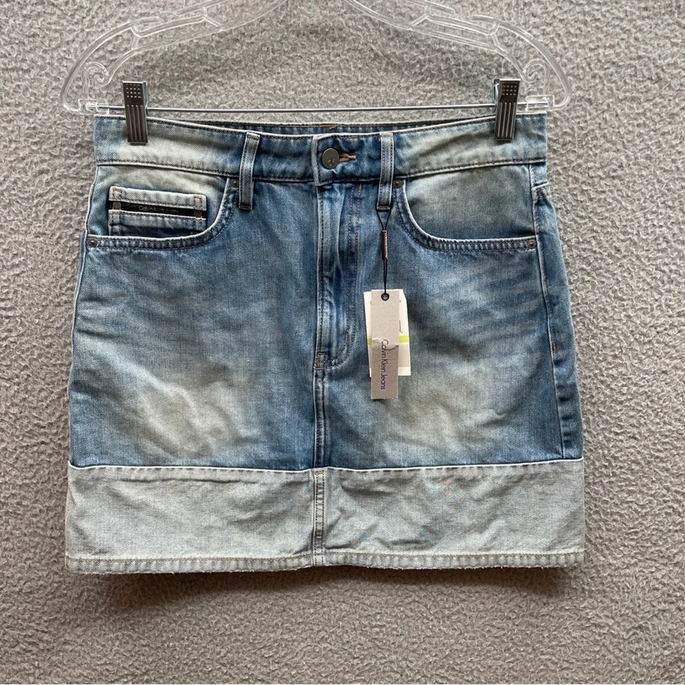 Calvin Klein denim mini skirt Size 30 w/pockets new w/tags distressed stone blue - Picture 11 of 14